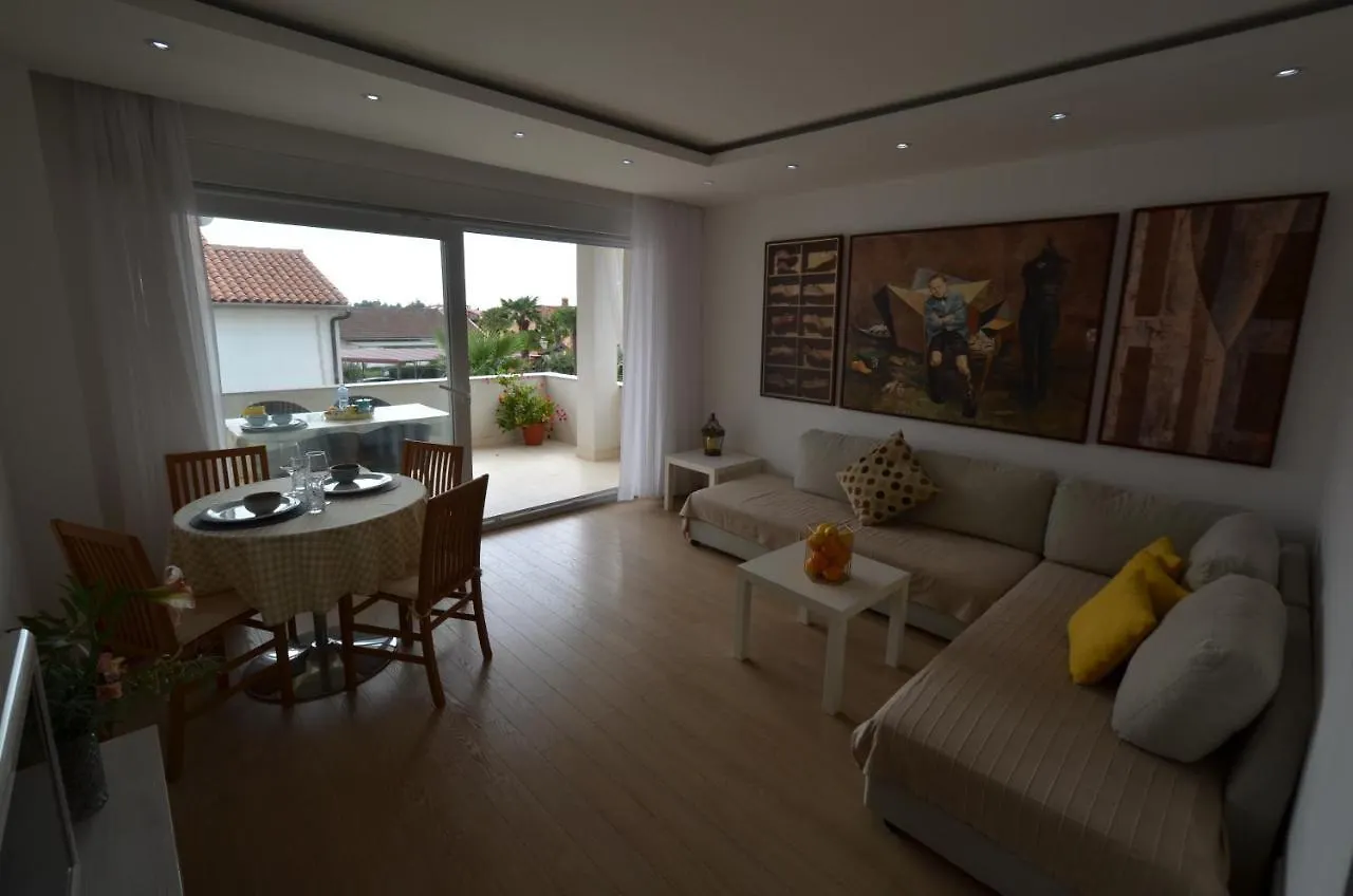 Apartments Karmen Maria Новиград Хорватия